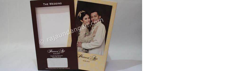 Contoh Kartu Undangan Pernikahan Hardcover Prinsisca dan Agus - Percetakan Wedding Invitations Murah di Sono Kuwijenan