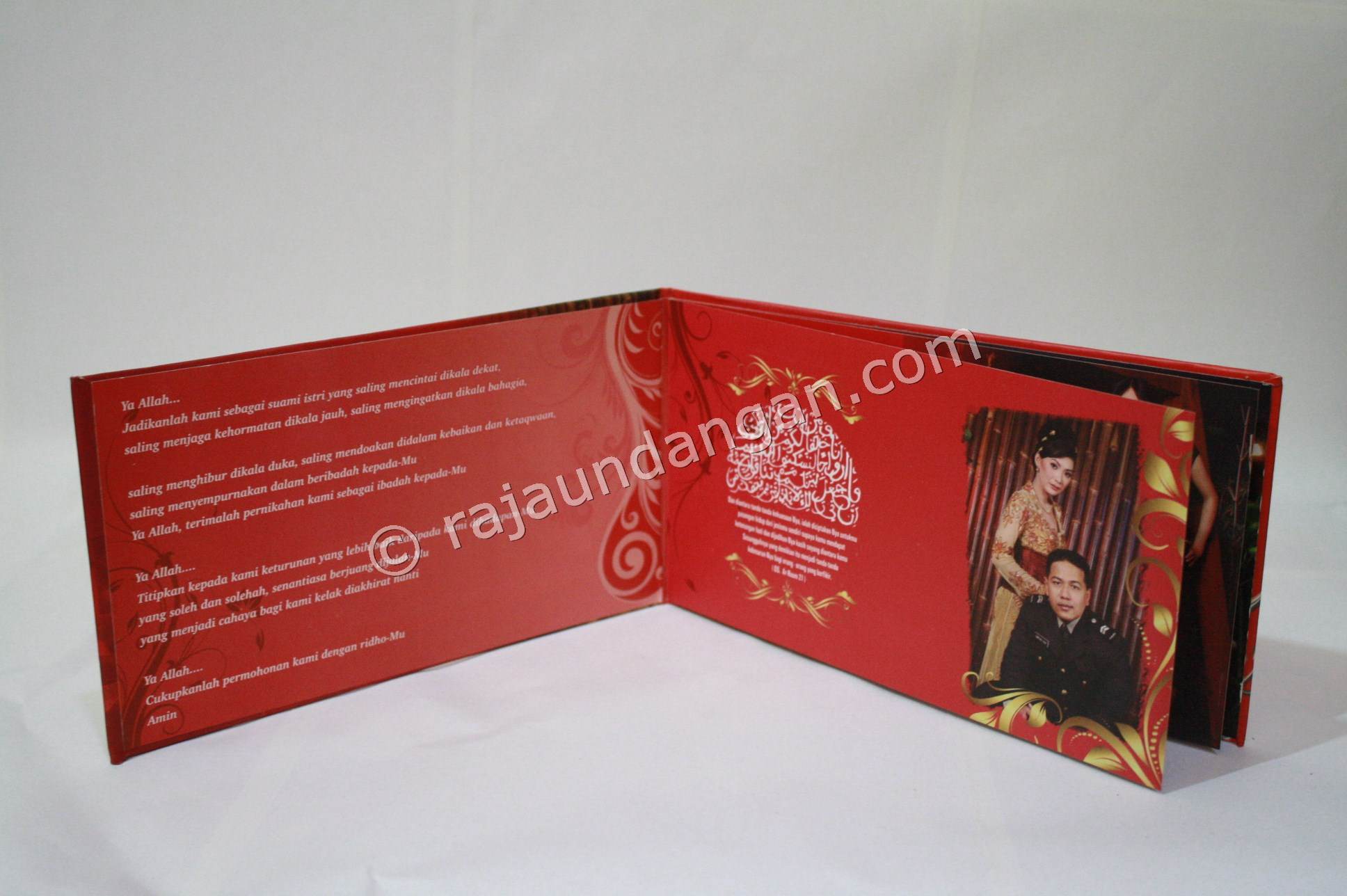 Contoh Undangan Pernikahan Hardcover Santiko dan Fitri 4 - Membuat Wedding Invitations Elegan di Dukuh Pakis