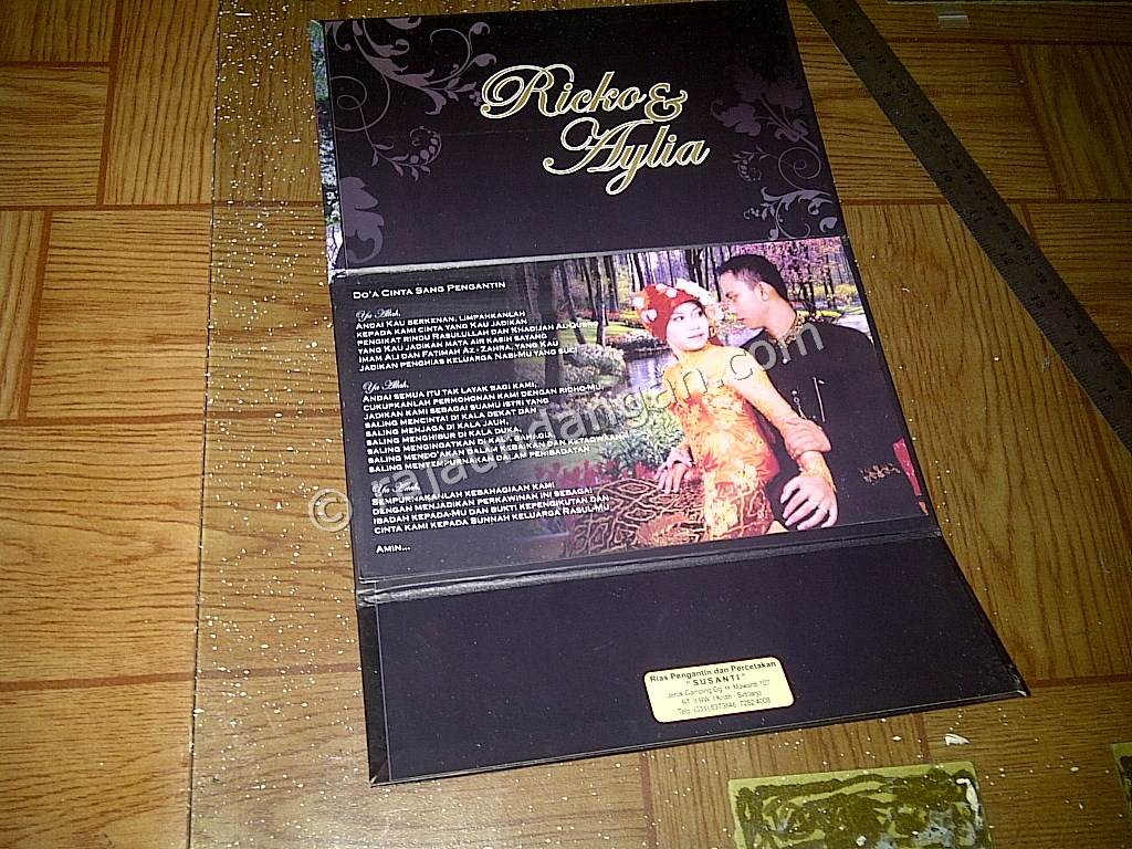 Undangan Pernikahan Hardcover Kalender Ricko dan Aylia 4 - Pesan Wedding Invitations Simple dan Elegan di Bulak