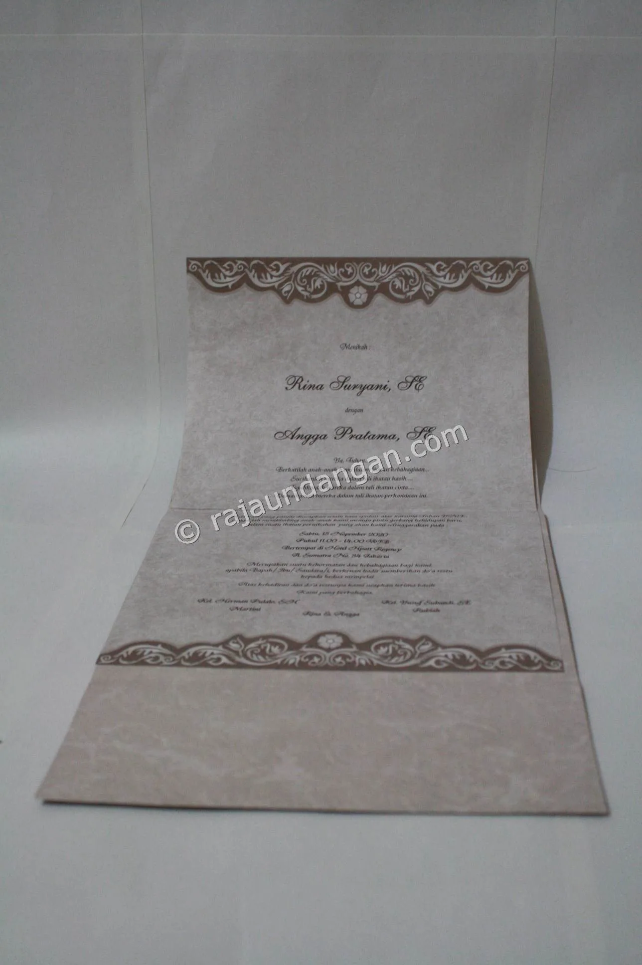 Pesan Wedding Invitations Unik di Menur Pumpungan