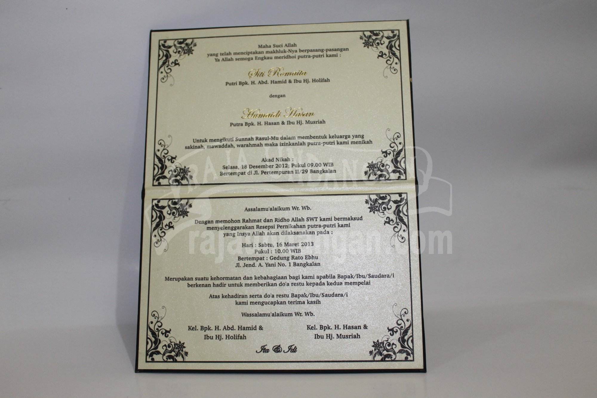 Undangan Hardcover Murah Hitam Emas Dalam - Percetakan Wedding Invitations Eksklusif dan Elegan Melayani Pengiriman ke Seluruh Area di Banjar