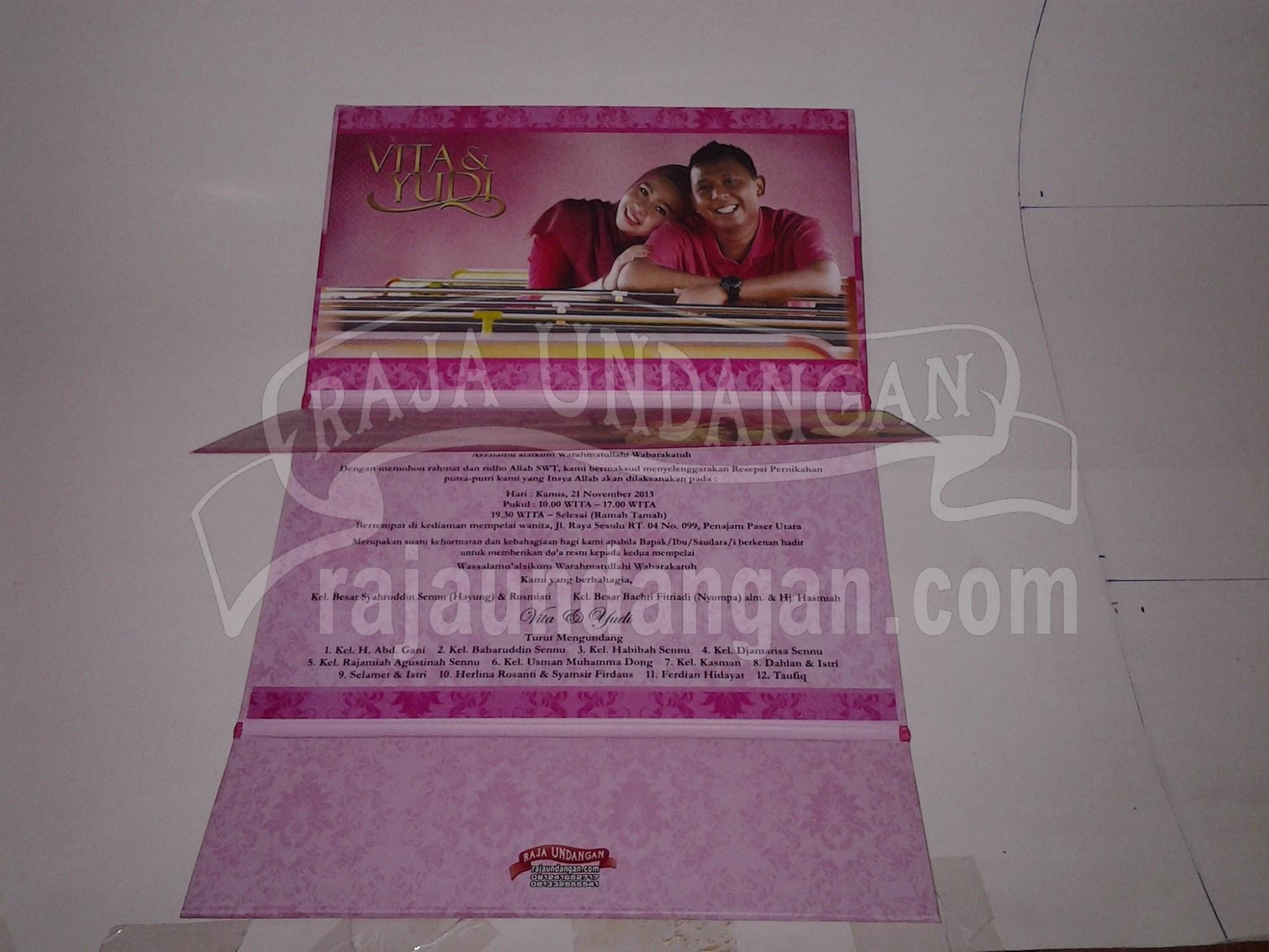 Undangan Pernikahan Hardcover Vita dan Yudi 2 - Pesan Wedding Invitations Eksklusif dan Elegan di Dukuh Kupang