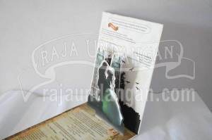 Hardcover Pop Up Safat Anet 5 300x199 - Membuat Wedding Invitations Unik dan Eksklusif di Darmo