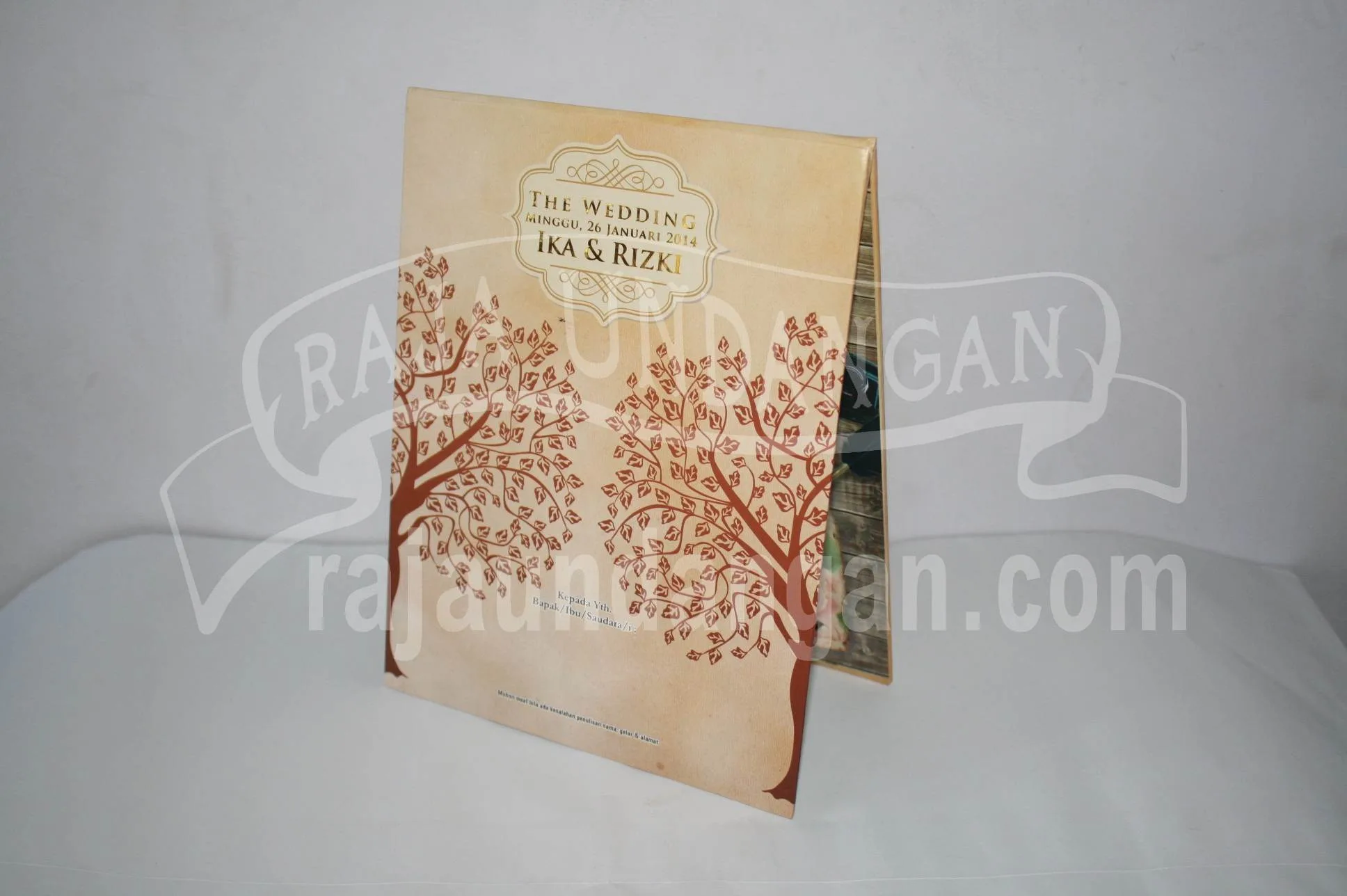 Pesan Wedding Invitations Unik di Menur Pumpungan