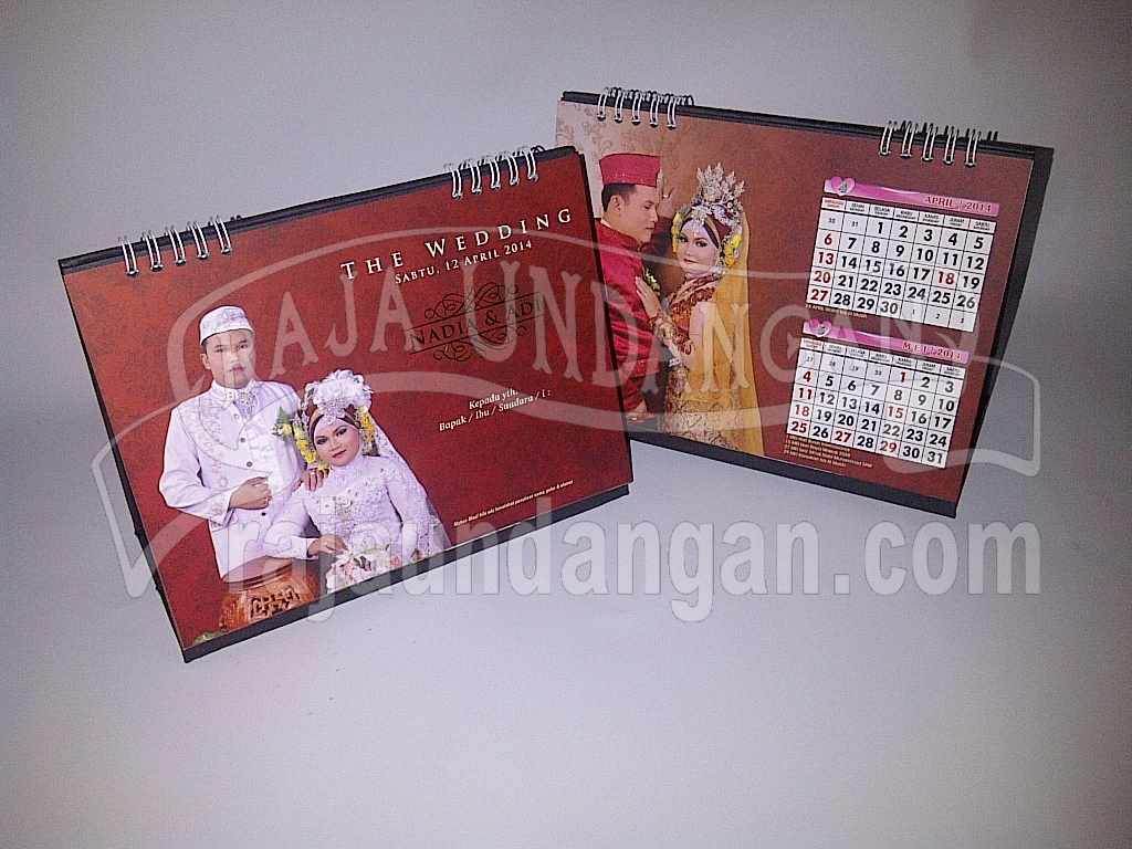 Undangan Kalender Meja Hardcover 1 - Percetakan Wedding Invitations Elegan di Babakan Jerawat